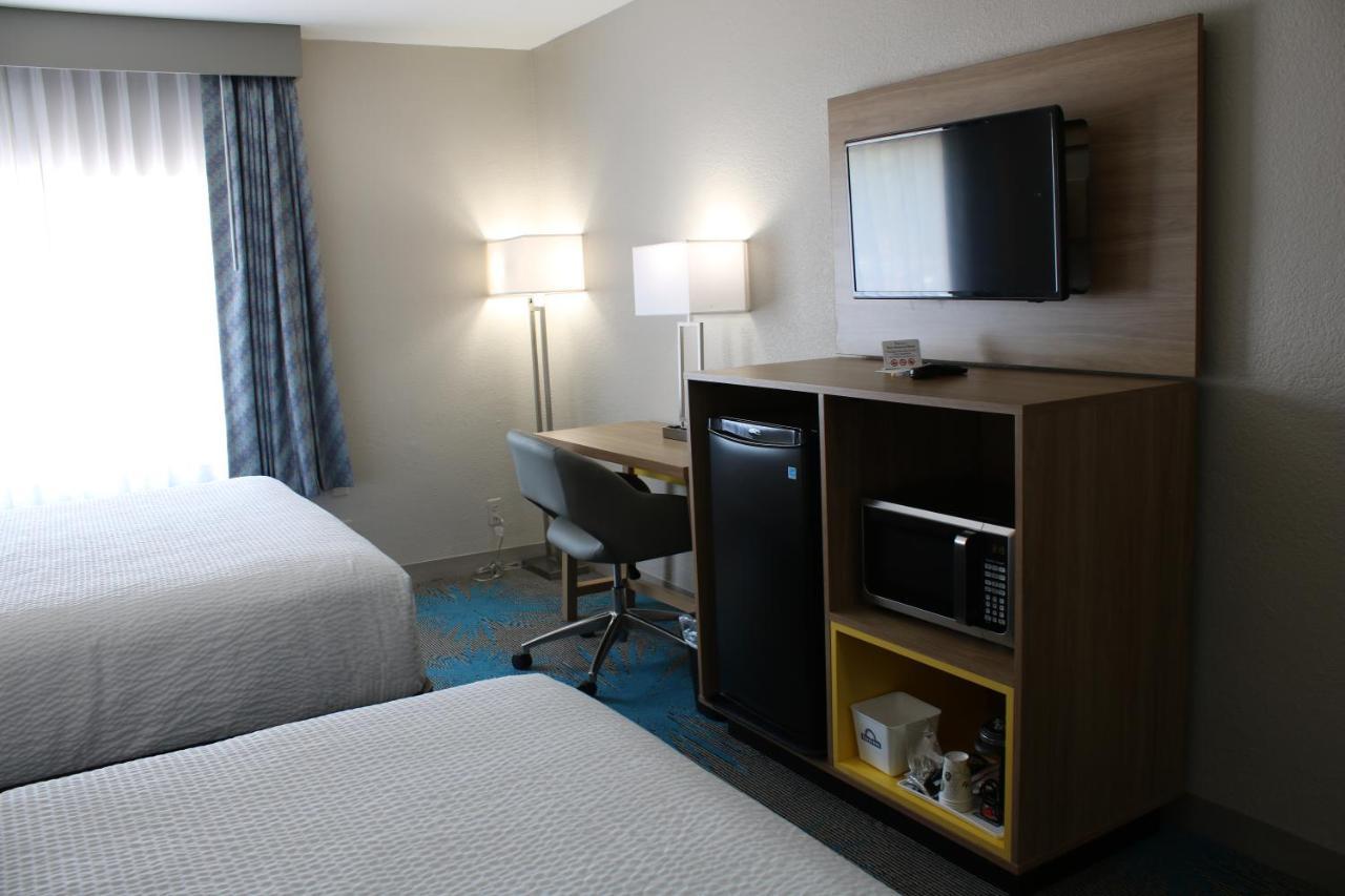 Days Inn By Wyndham Waco University Area Exterior photo