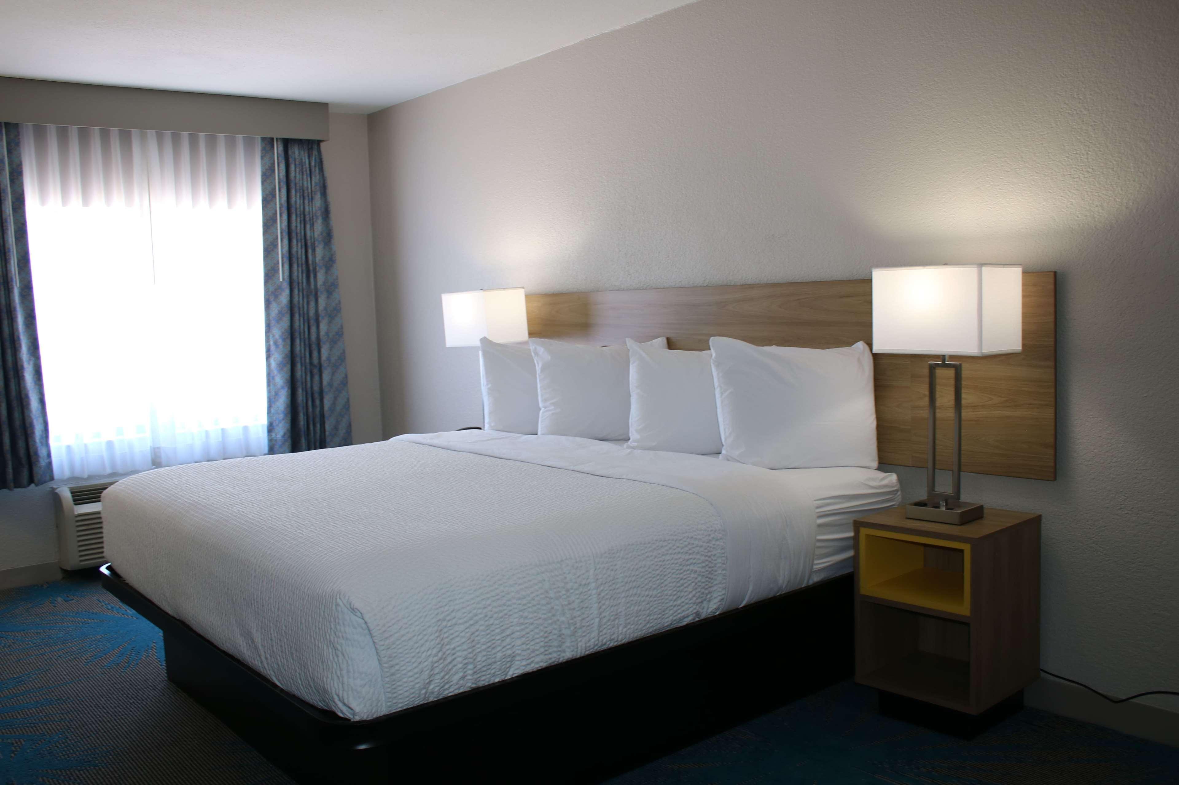 Days Inn By Wyndham Waco University Area Exterior photo
