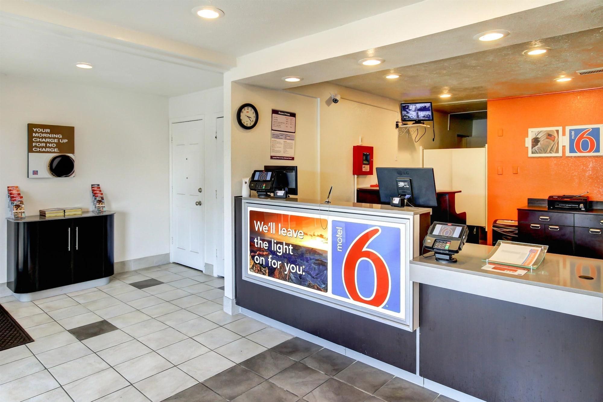 Days Inn By Wyndham Waco University Area Exterior photo