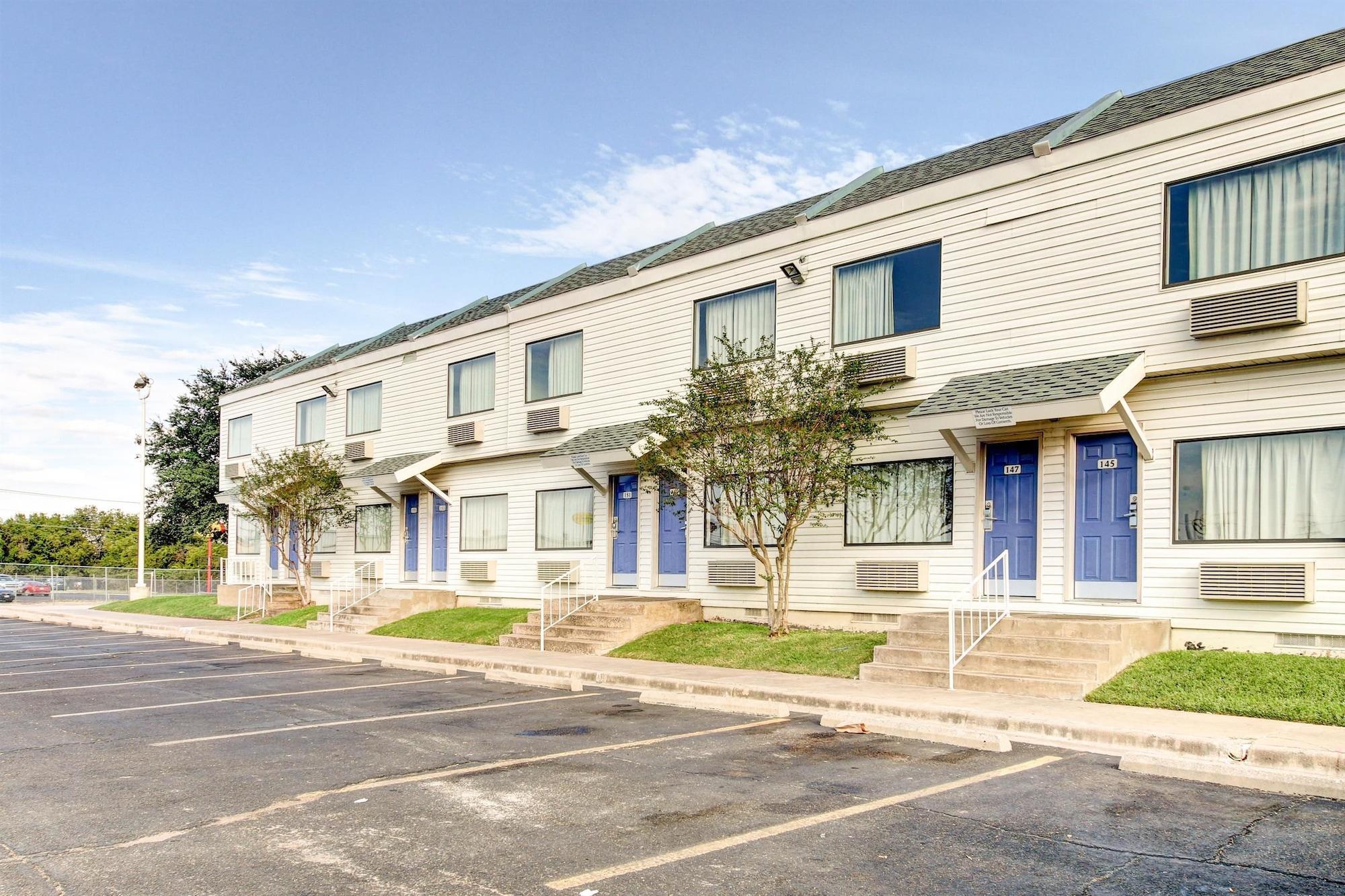 Days Inn By Wyndham Waco University Area Exterior photo